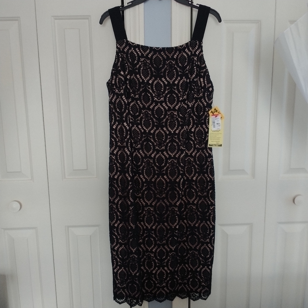 Adrianna Papell Black Lace Sheath Cocktail Dress With Neutral Lining. 14 - Picture 2 of 14
